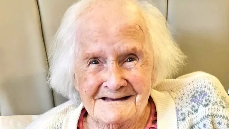 Il segreto di Ana Daniel per vivere fino a 108 anni: l’amore per i cani al posto dei figli