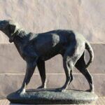 A Borgo San Lorenzo, in Toscana, un monumento ricorda la straordinaria fedeltà del cane Fido, simbolo di amore e lealtà senza limiti.