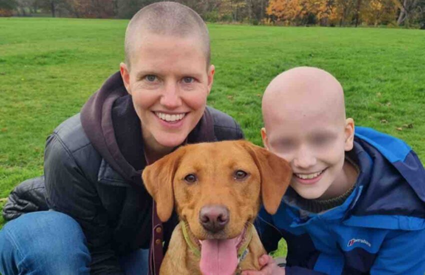 Un cucciolo si adagia sul ginocchio della bambina e cambia per sempre la sua vita: dietro quel gesto un tumore osseo di 10 centimetri