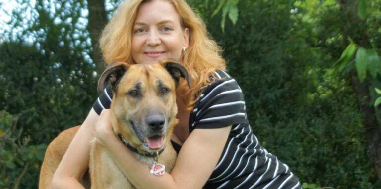 Un cane di Buenos Aires ha atteso ogni giorno un’assistente di volo davanti all’hotel fino a conquistarne il cuore e volare con lei in Germania.