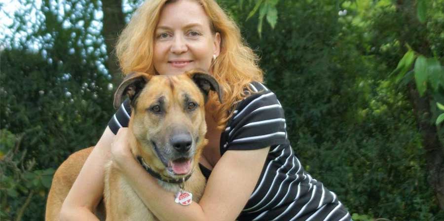 Un cane di Buenos Aires ha atteso ogni giorno un’assistente di volo davanti all’hotel fino a conquistarne il cuore e volare con lei in Germania.