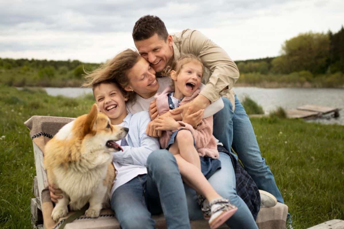 Secondo il Rapporto Italia 2019 di Eurispes, oltre il 76% degli italiani considera gli animali parte del nucleo familiare, con un legame sempre più profondo e quotidiano.