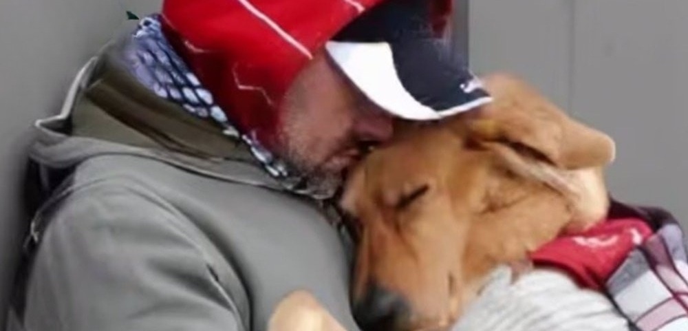 Juan Carlos Leiva viveva per strada a Mendoza con il cane Sultán. Ricoverato per BPCO e polmonite, è morto il 4 giugno a Tunuyán. Una vicina ha mantenuto la promessa.